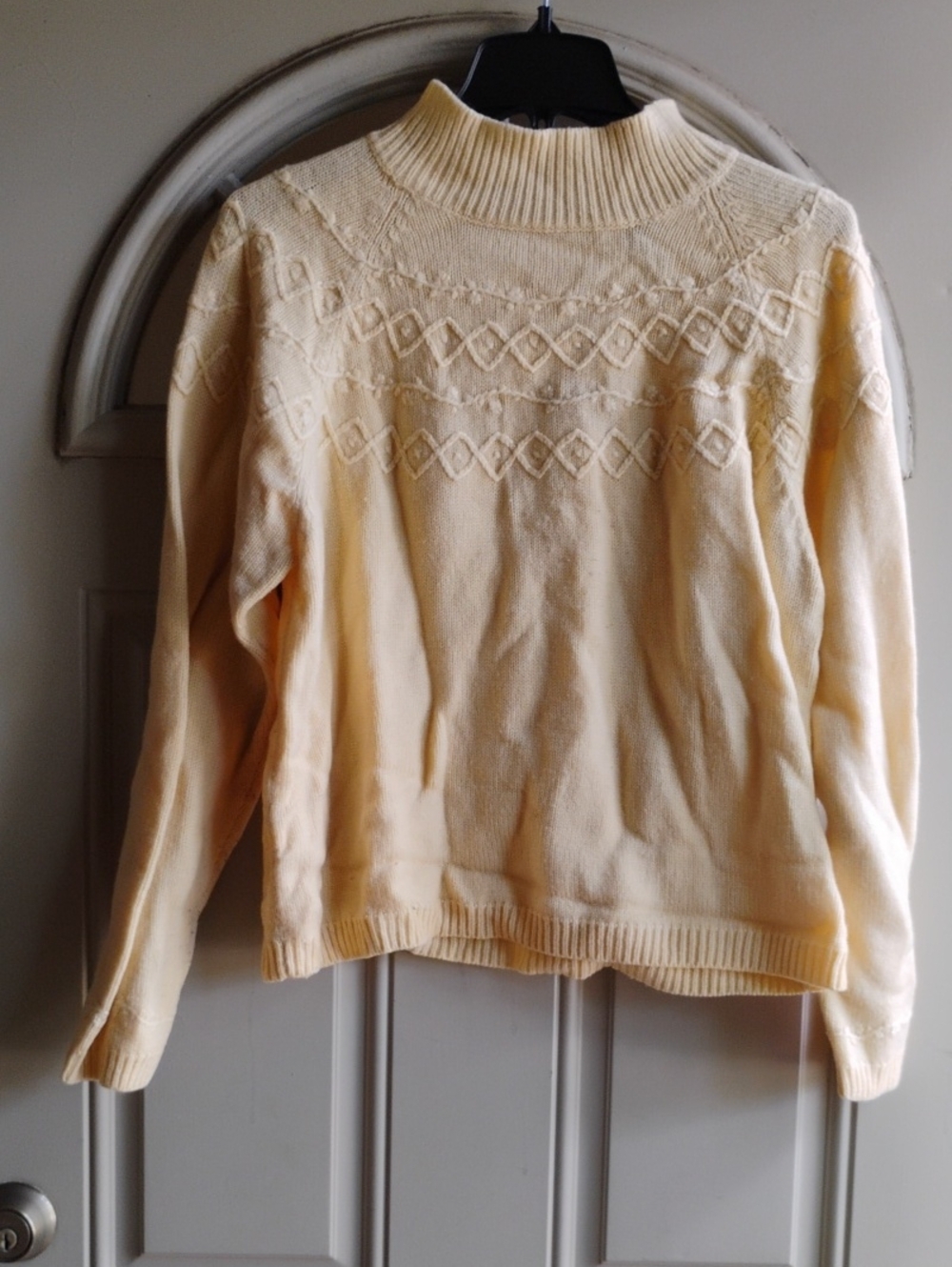 Karen Scott Lightweight Crewneck Sweater in Pale Yellow